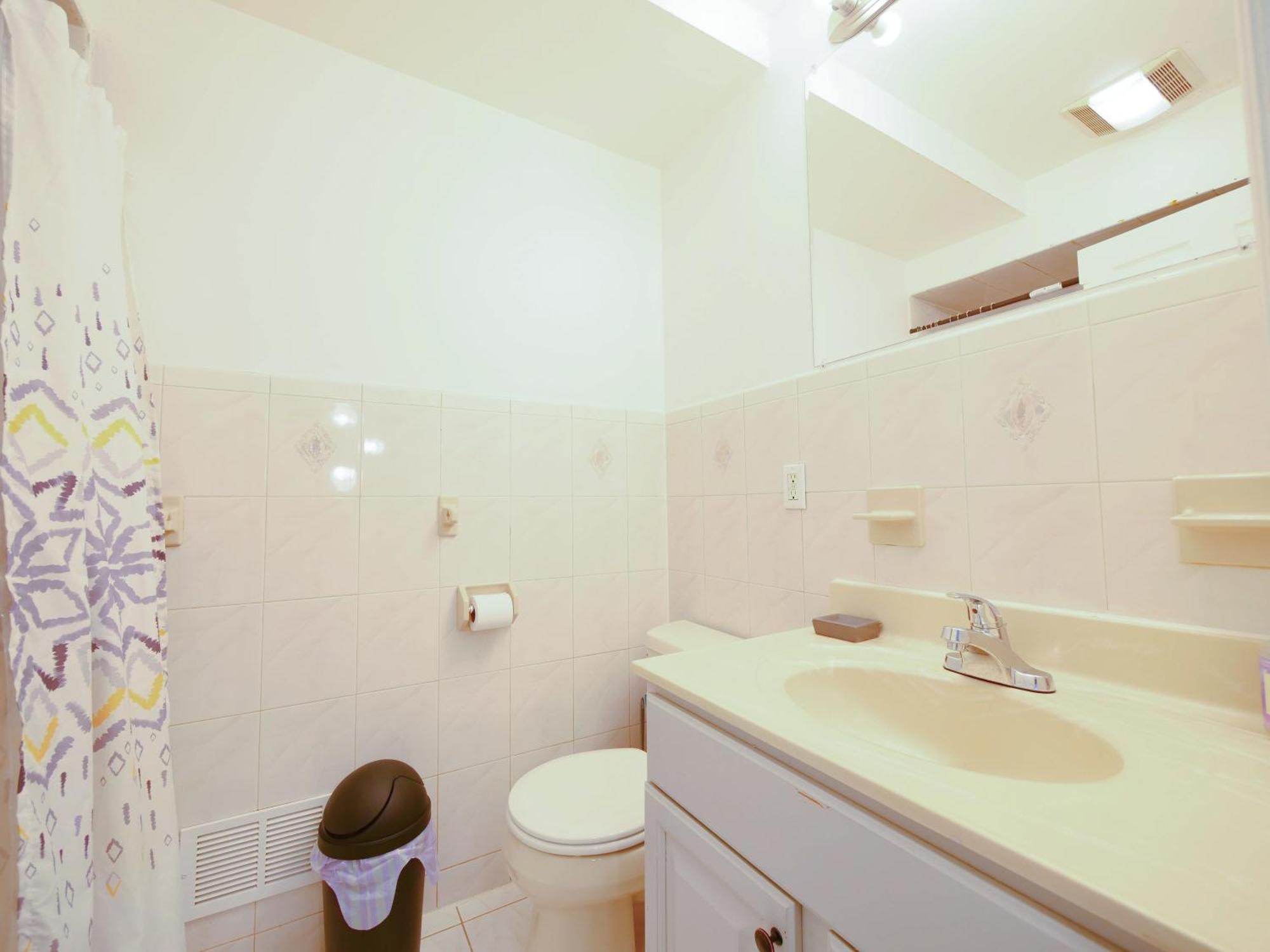 Cozy 3 - Bed Apartment, Minutes From Nyc!